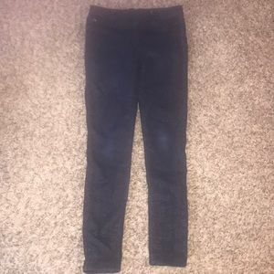 Girls Jordache jeggings.